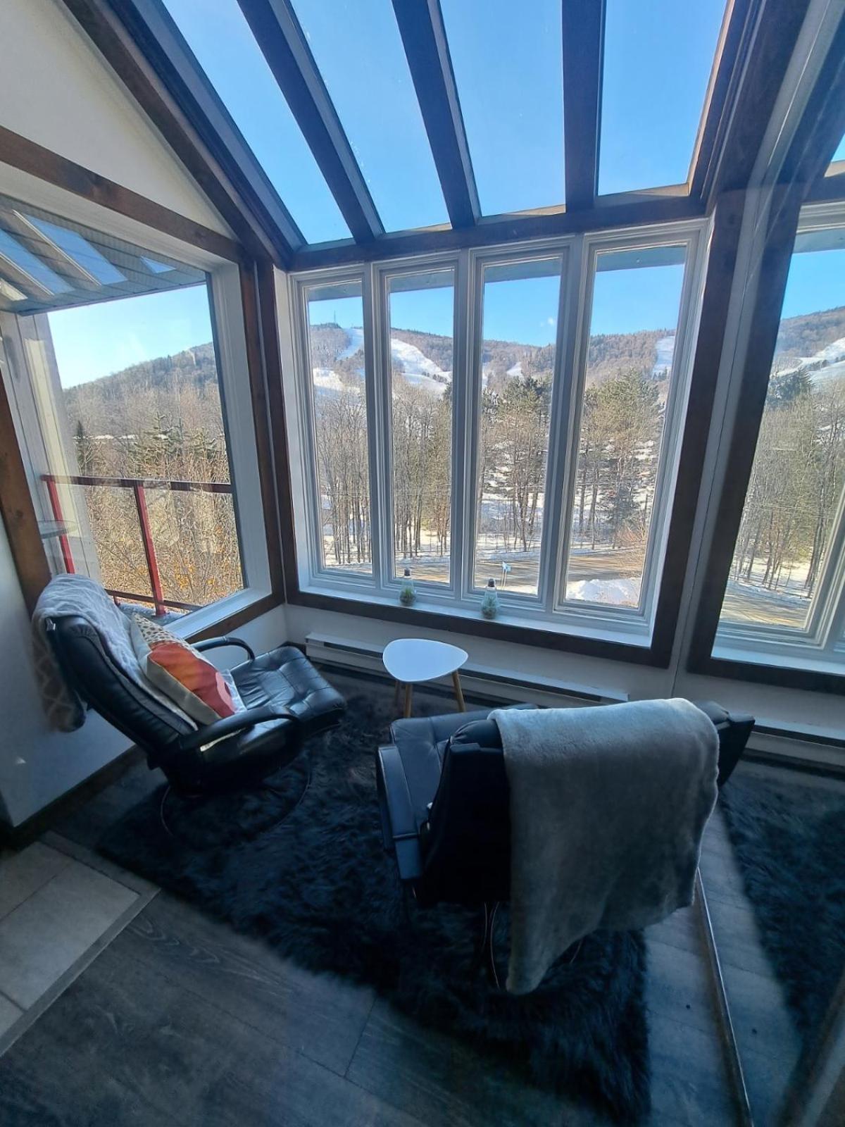 Superbe Condo Face Aux Pentes De Ski Stoneham!!! Buitenkant foto